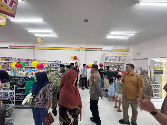 
 Kapolsek Kajuara Iptu Tajuddin Hadiri Giat Grand Opening Toko 99 Mart di Desa Bulutanah