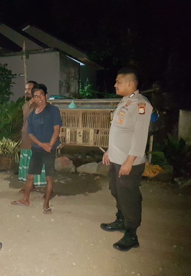 
 Anggota Jaga Polsek Salomekko Laksanakan Patroli Malam