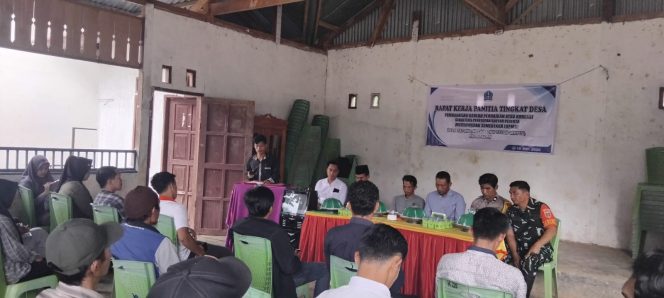 
 Kawal Tahapan Pemilu Desa, Anggota Polsek Tellu Limpoe Hadiri Rapat Penetapan DPMS