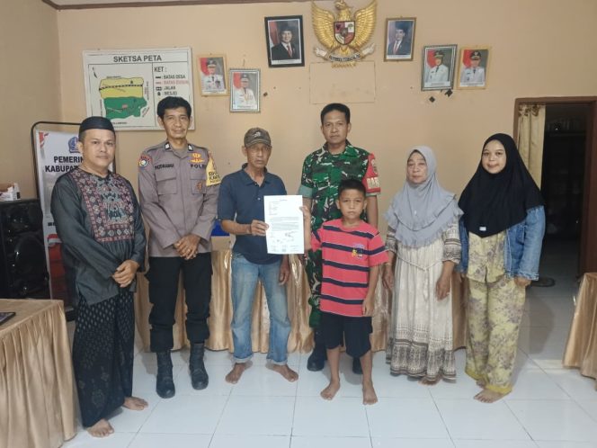 
 Bhabinkamtibmas Polsek Barebbo Hadiri Mediasi Kasus Penganiayaan Anak di Desa Cinnong