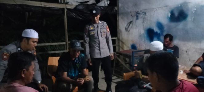 
 PERSONEL PIKET REGU I POLSEK BAREBBO GELAR PATROLI BIRU DAN SAMPAIKAN PESAN KAMTIBMAS