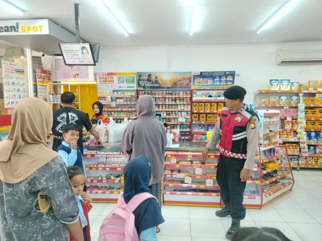 
 Patroli Biru Polsek Lamuru, Antisipasi Gangguan Kamtibmas di Objek Vital