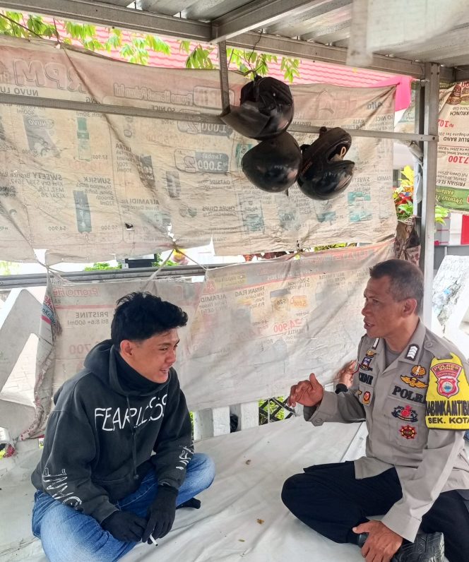 
 Bripka Muh. Tachdir Aktif Sambang Warga, Perkuat Kehadiran Polri di Wilayah Binaan