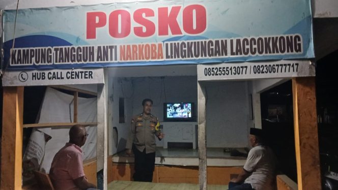 
 Komunikasi Kamtibmas Terjalin Hangat, Aiptu Arwin Sambangi Pos Satkamling Laccokkong