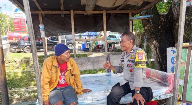 
 Bhabinkamtibmas Polsek Tanete Riattang Terus Bangun Sinergitas Lewat Sambang Warga