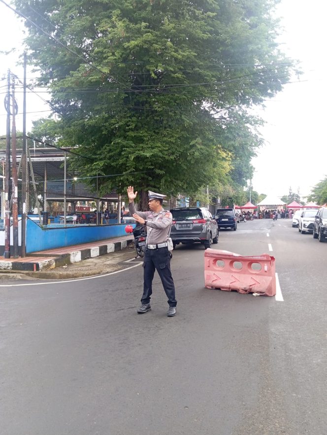 
 Pengaturan Pagi Hari Jadi Rutinitas Unit Lantas Polsek Tanete Riattang Demi Keselamatan Pengguna Jalan