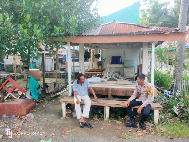 
 Aktif Sambangi Pos Satkamling, Bukti Dedikasi Bhabinkamtibmas Dalam Menjaga Keamanan Wilayah