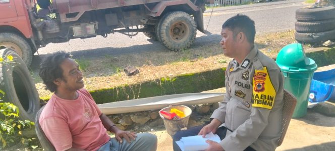 
 Hadir Langsung di Tengah Warga, Bripka Sultan Ajak Masyarakat Jaga Kamtibmas