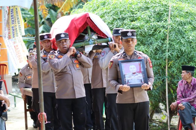 
 Pengabdian Terakhir AKP Syamsuddin, Polres Bone Beri Penghormatan Kedinasan Terbaik