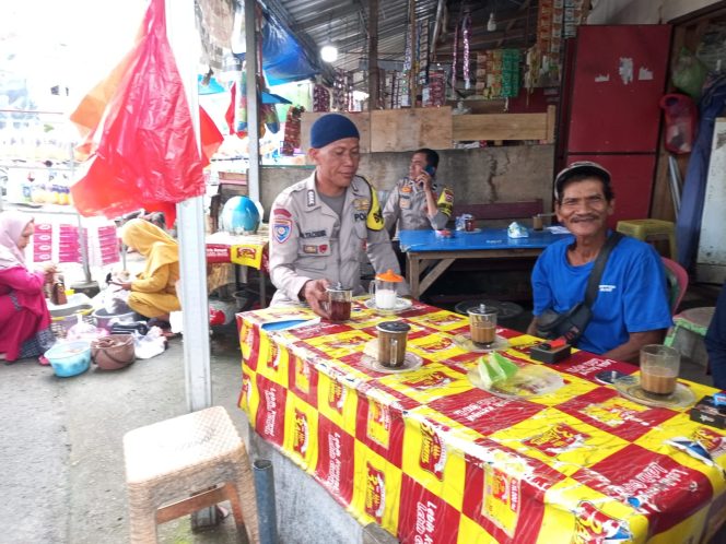 
 Hadir di Tengah Masyarakat, Bripka Muh. Tachdir Ajak Warga Jaga Kamtibmas Bersama