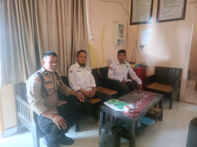 
 Langkah Preventif Bhabinkamtibmas, Antisipasi Euforia Kelulusan di MTs Baburrahman Waetuwo