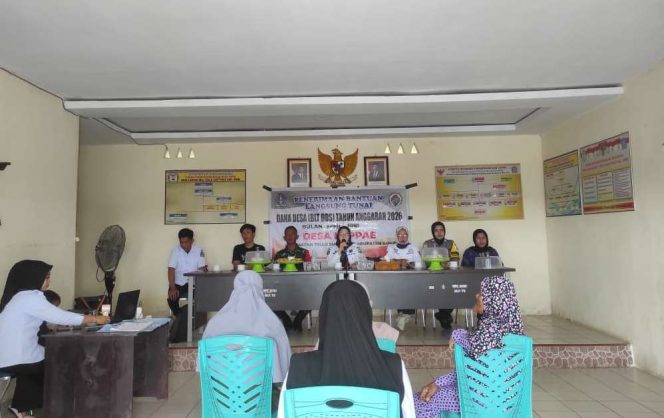 
 Dukung Program Pemerintah, Brigpol Citra Demmu Kawal Penyaluran BLT di Desa Lappae