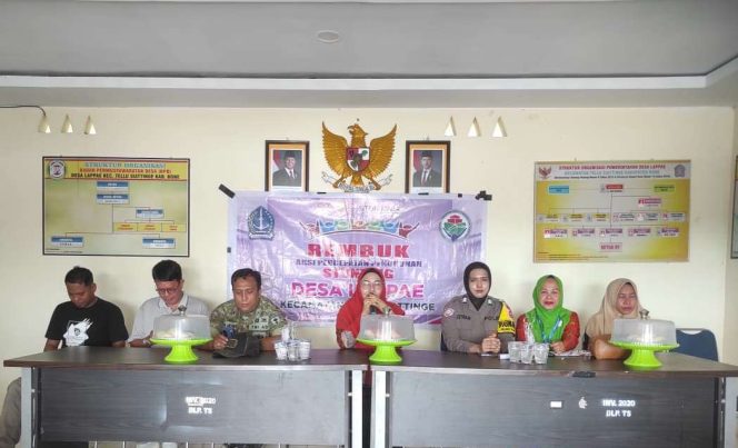 
 Bangun Suasana Kekeluargaan di Desa, Ibu Bhabin ini Hadiri Rembuk Stunting