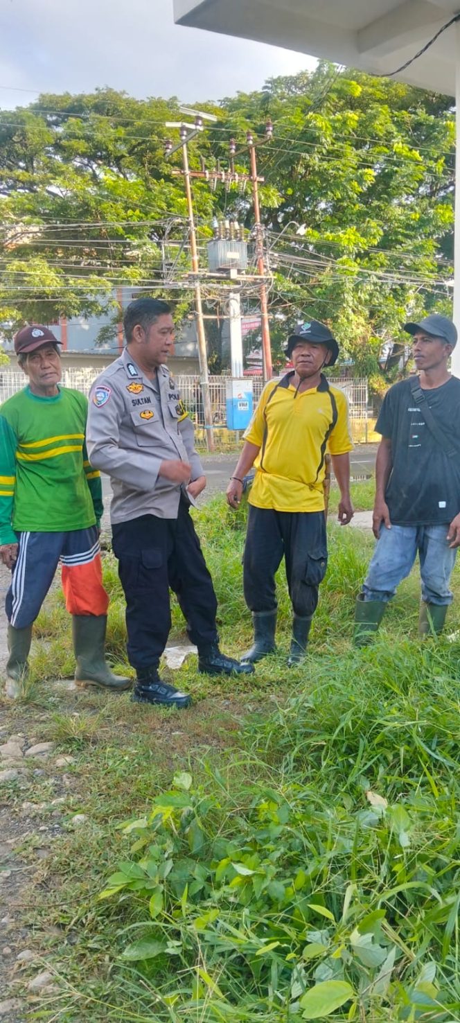 
 Bhabinkamtibmas Polsek Tanete Riattang Intensifkan Sambang Warga untuk Ciptakan Kamtibmas Kondusif