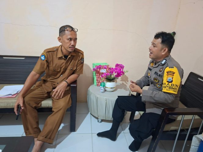
 Sambang di Lingkungan Sekolah, Pak Bhabin ini Peduli Dengan Dunia Pendidikan