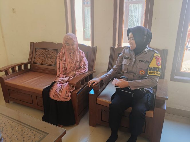 
 Brigpol Citra Menyapa Warga dari Rumah ke Rumah Melalui Kegiatan Sambang