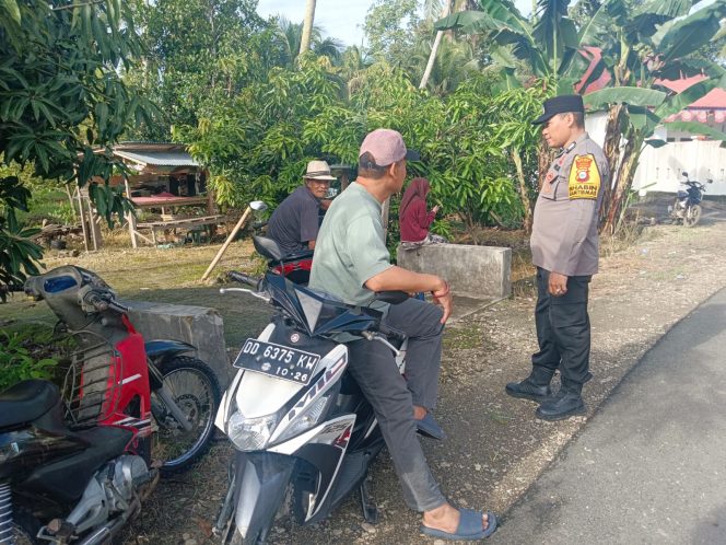 
 Wujudkan Kamtibmas yang Stabil dan Kondusif, Pak Bhabin ini Rutin Melaksanakan Sambang di Desa