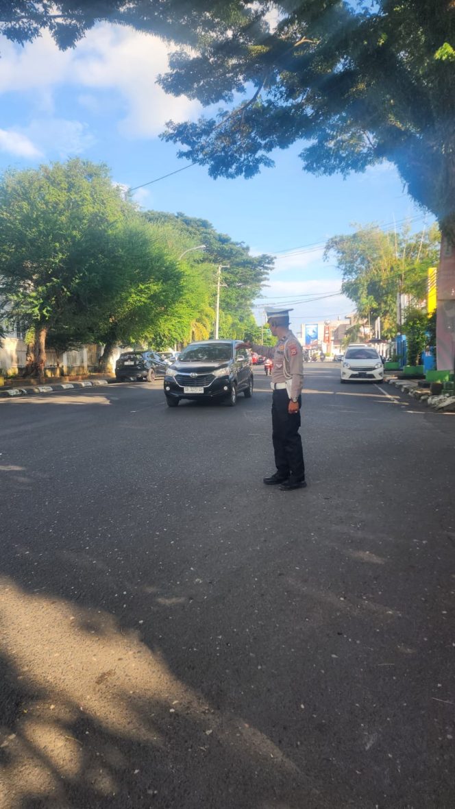 
 Dedikasi Unit Lantas Polsek Tanete Riattang, Hadir Berikan Pelayanan Prima di Pagi Hari