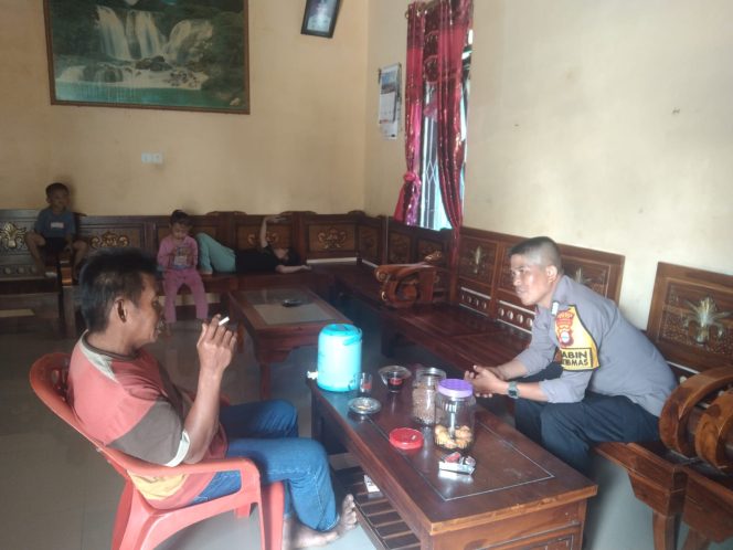 
 Bhabinkamtibmas Bripka Idrus Lakukan Sambang dan Berdialog Bersama Warga