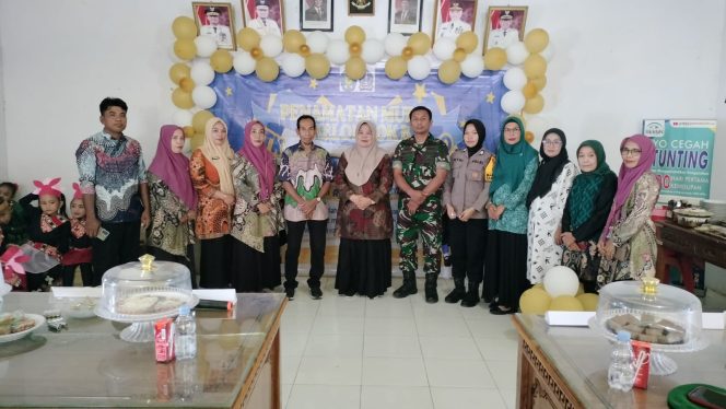 
 Brigpol Fitriani Menghadiri Penamatan Murid TK Mattola Palallo Desa Waji