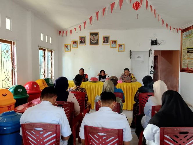
 Bhabinkamtibmas Dukung Pembentukan Satlinmas, Wujudkan Kelurahan Toro yang Aman dan Kondusif