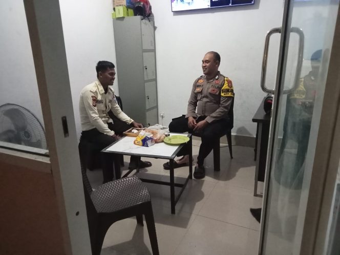 
 Kunjungan Satkamling, Bripka Wiwin Susanto Bangun Kemitraan dengan Petugas Keamanan