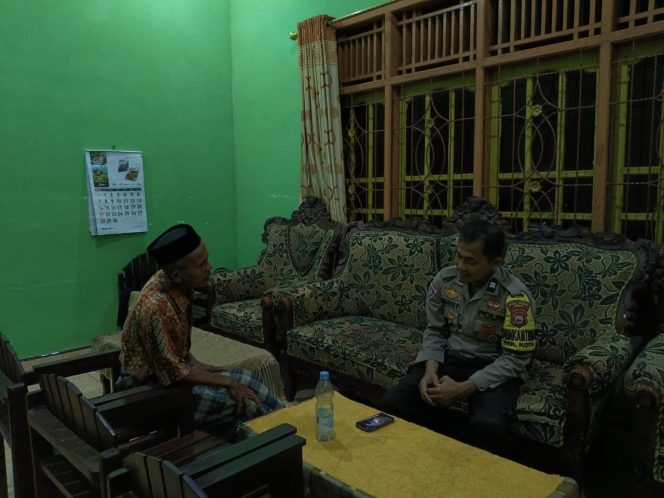 
 Kinerja Bhabinkamtibmas Terus Diperkuat, Aiptu Muhammad Aras Patarai Aktif Jalin Silaturahmi dengan Warga