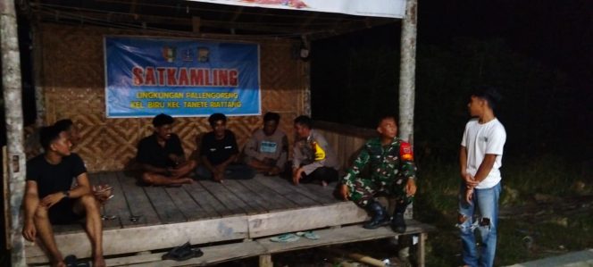 
 Wujudkan Kamtibmas Kondusif, Bripka Sultan Rangkul Pemuda Melalui Sambang Pos Kamling