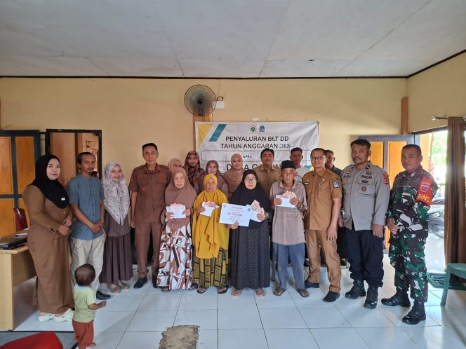 
 BHABINKAMTIBMAS HADIRI PENYALURAN BANTUAN DANA DESA DI KANTOR DESA GALUNG