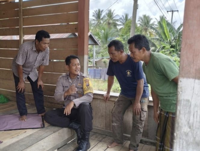 
 ‎BHABINKAMTIBMAS DESA CINENNUNG LAKUKAN PENDEKATAN HUMANIS KEPADA WARGA BINAAN