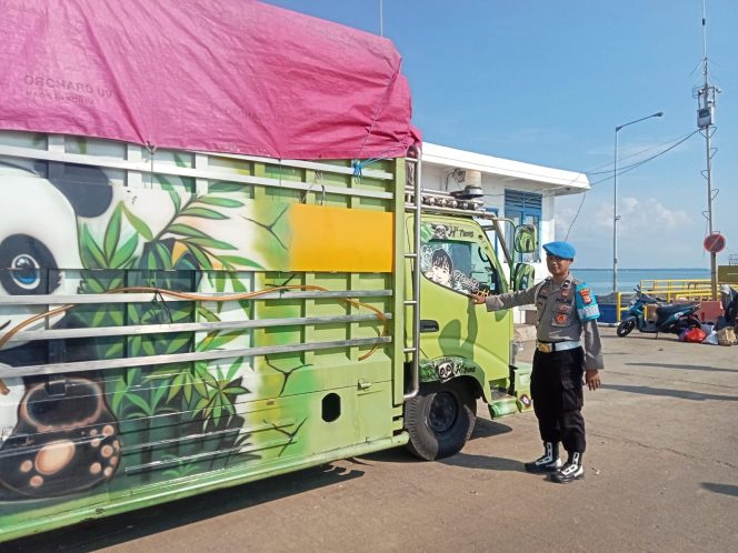 
 Temui Pengguna Jasa Dan Pengemudi Truk, Lakukan Pemeriksaan Cegah Pelanggaran
