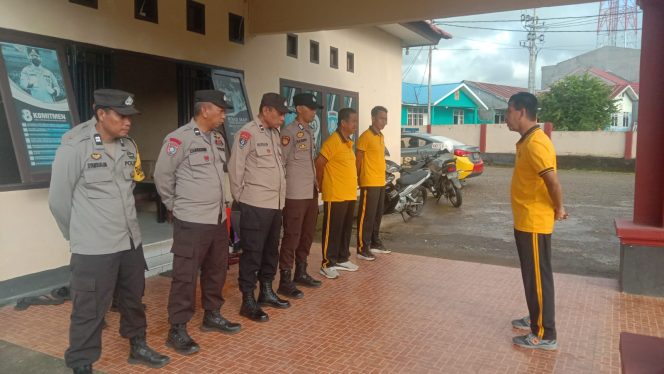 
 Wakapolsek Pimpin Apel Pagi di Halaman Apel Polsek Ulaweng