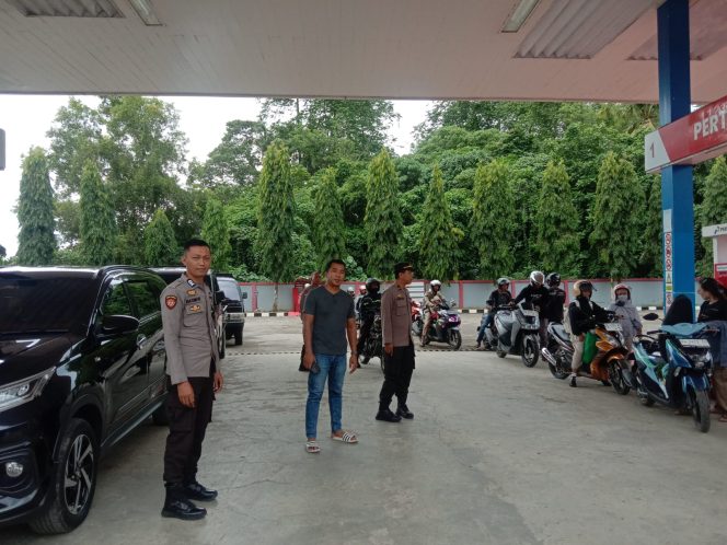 
 Wakapolsek Ulaweng Pimpin Personil Lakukan Pemantauan di SPBU Pertamina