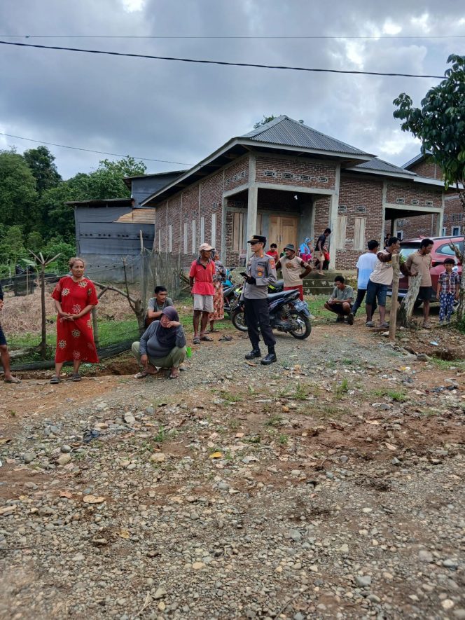 
 Kapolsek Mare Lakukan Patroli di Desa, Perkuat Harkamtibmas dan Serap Aspirasi Warga