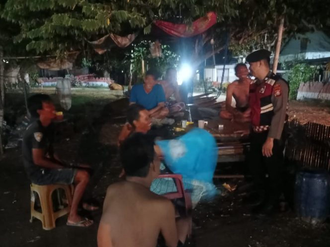 
 ‎Antisipasi Gangguan Kamtibmas Di Malam Hari, Polsek Cenrana Tingkatkan Kegiatan Patroli.