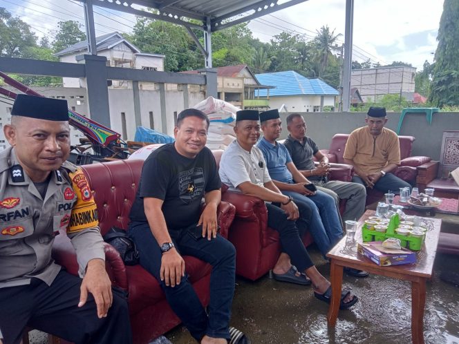 
 Kapolsek Awangpone Bersama Personel Melayat ke Rumah Duka di Desa Unra