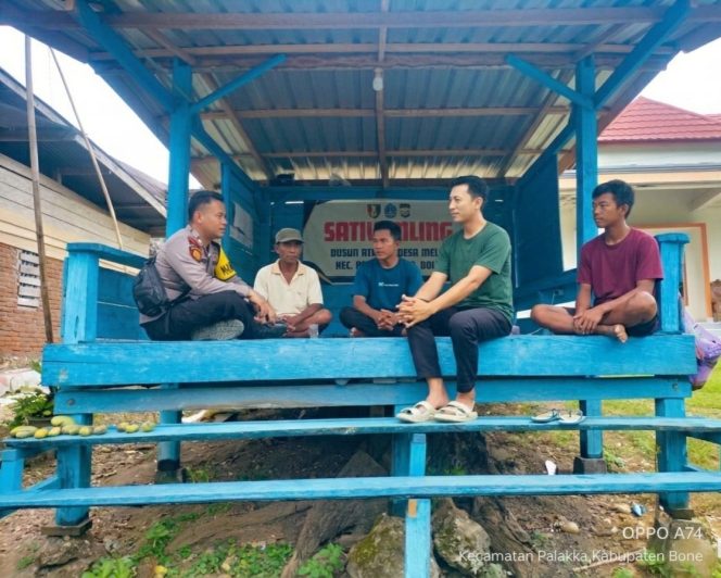 
 ‎Sambangi Pos Kamling, Bhabinkamtibmas Himbau Warga Tingkatkan Kewaspadaan di Musim Hujan