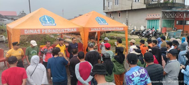 
 Kerja Bakti, Kapolsek Pelabuhan Hadir Bersama Lakukan Bersih Lingkungan