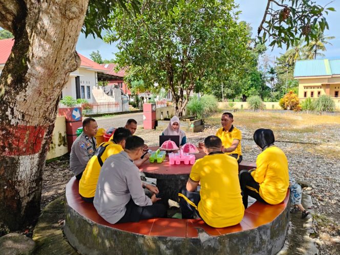 
 Kapolsek Awangpone Menerima Team Sosialisasi Dan Penyuluhan Penyakit Kanker Dari Yayasan Kesehatan Kanker Indonesia