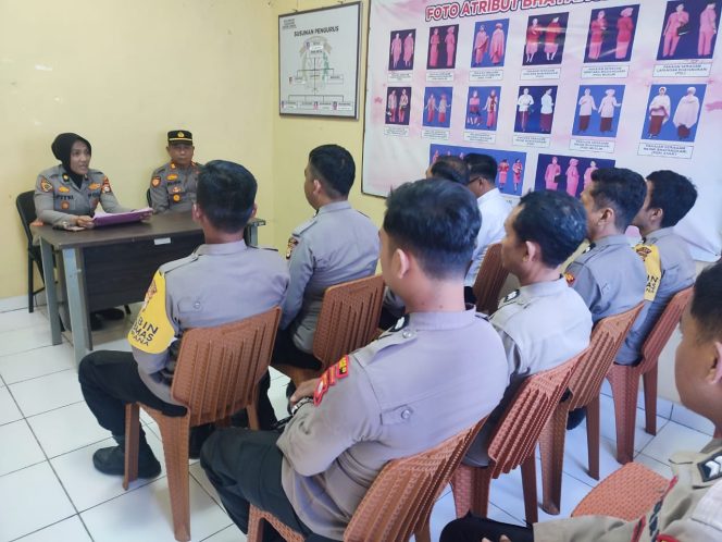 
 ‎Kabag SDM Polres Bone Pimpin Asistensi Dan Penilaian Kebersihan Di Polsek Cenrana