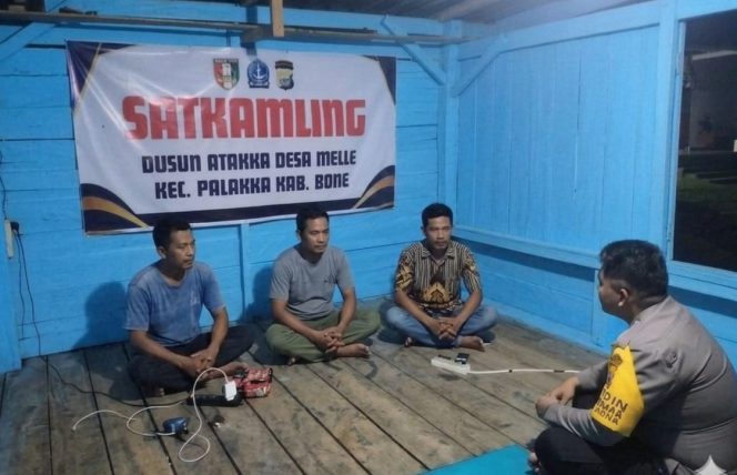 
 ‎Sambangi Pos Kamling, Bhabinkamtibmas Sampaikan Pesan Kamtibmas kepada Warga