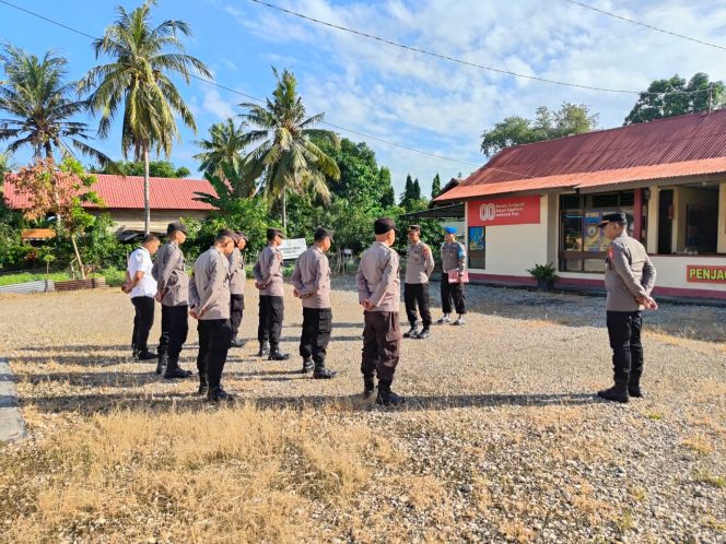 
 Kapolsek Awangpone Berikan Arahan kepada Personel Agar Tidak Menyebarkan Berita Hoaks di Media Sosial