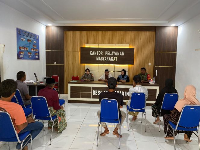 
 Bhabinkamtibmas Desa Awolagading Laksanakan Mediasi Sengketa Tanah Warga