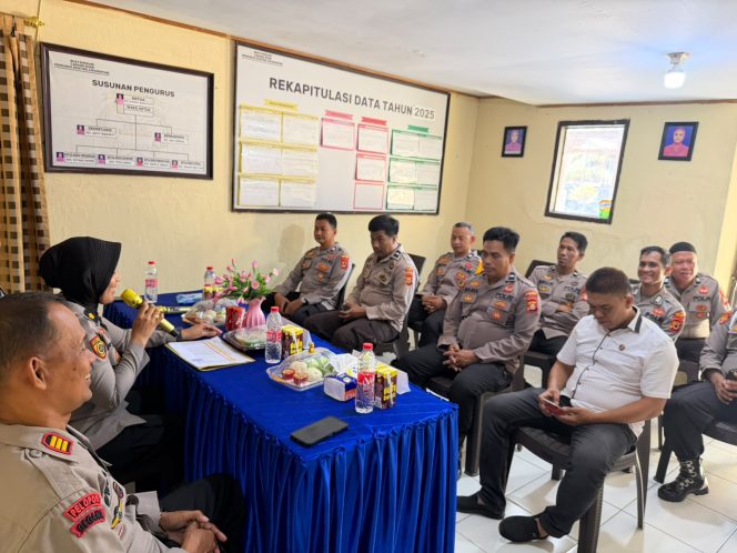 
 Kabag SDM Polres Bone Berikan Arahan Kepada Personel Polsek Awangpone