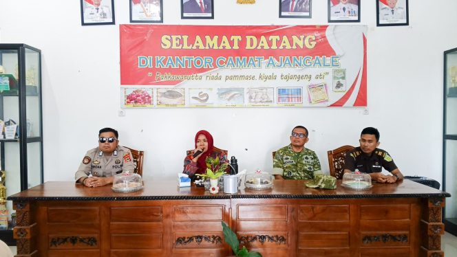 
 Polsek Ajangale Hadiri Rapat Koordinasi Persiapan HUT Proklamasi RI Ke-81 Tingkat Kecamatan