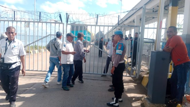 
 Periksa Administrasi Kendaraan, Cegah Muatan Illegal Dalam Kapal