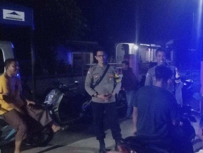 
 Patroli Pemukiman Malam Hari, Polsek Mare Jaga Kamtibmas Tetap Kondusif