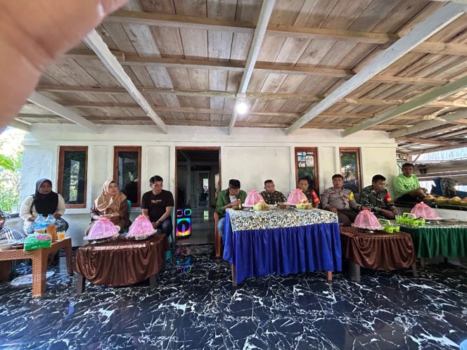 
 ‎Desa Siame Dapat Bantuan Pembuatan Jembatan Cor, Bhabinkamtibmas Bersama Pemerintah Desa Gelar Musyawarah