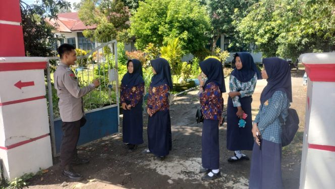 
 Tekankan Kedisiplinan dan Larangan Mengendarai Motor bagi Anak di Bawah Umur Itulah Cara Bhabinkamtibmas
