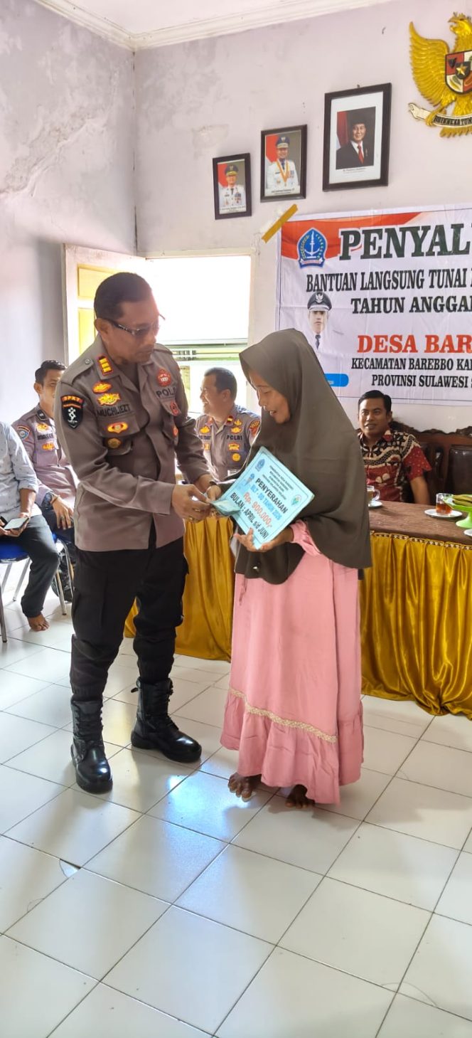 
 Kapolsek Barebbo Hadiri Penyaluran BLT-DD Triwulan II Tahun 2026 di Desa Barebbo
